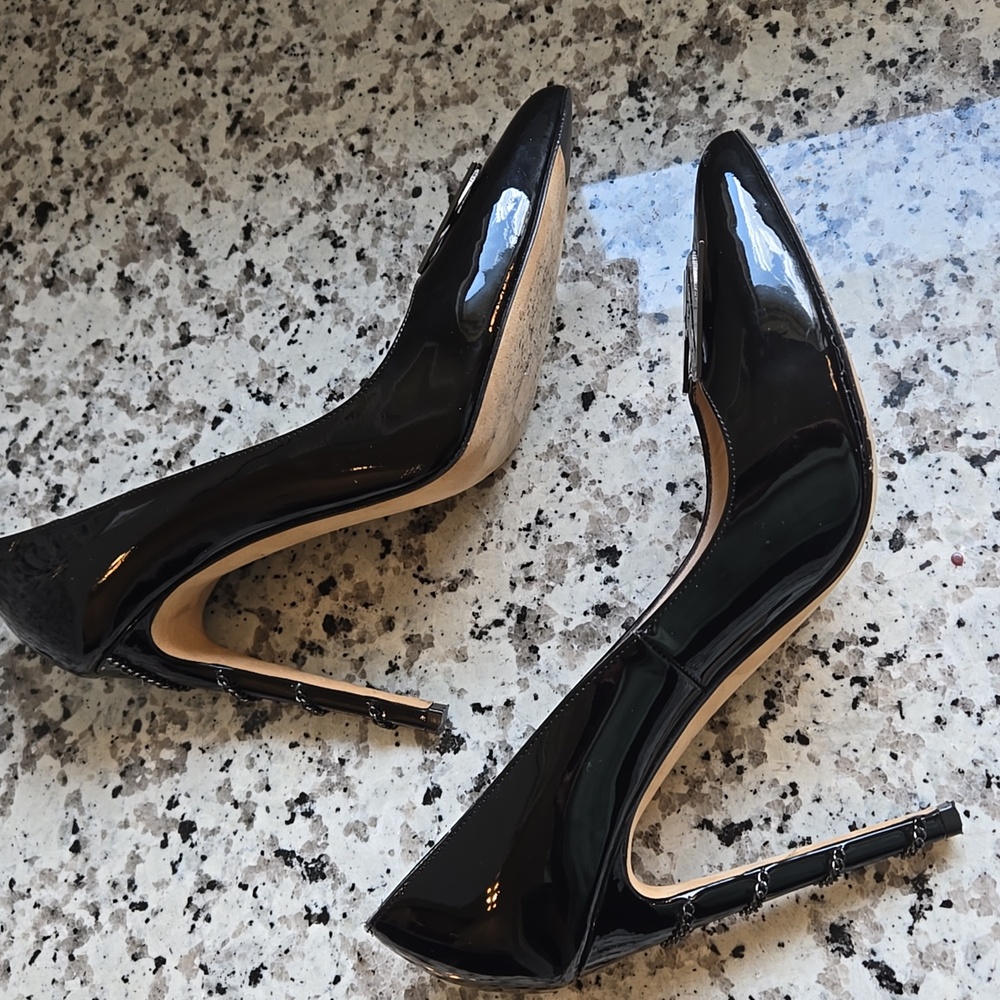 Gorgeous Black Patent Leather Pumps - Picture 6 of 10